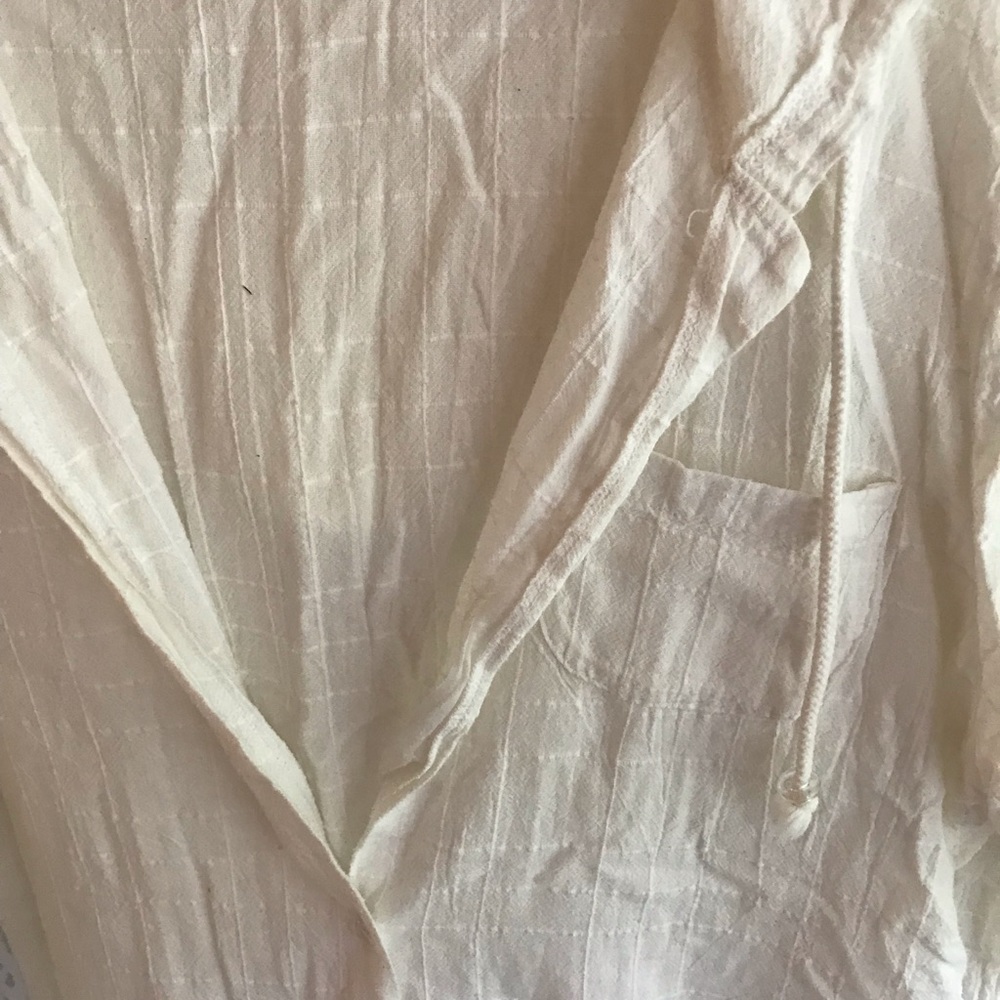 Light Beach Cover Up - Picture 3 of 4